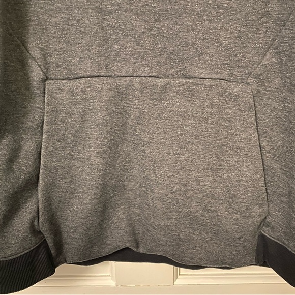 Men’s Under Armour Extra Large (XL) Gray Pullover with Black‎ Trim - Picture 4 of 6